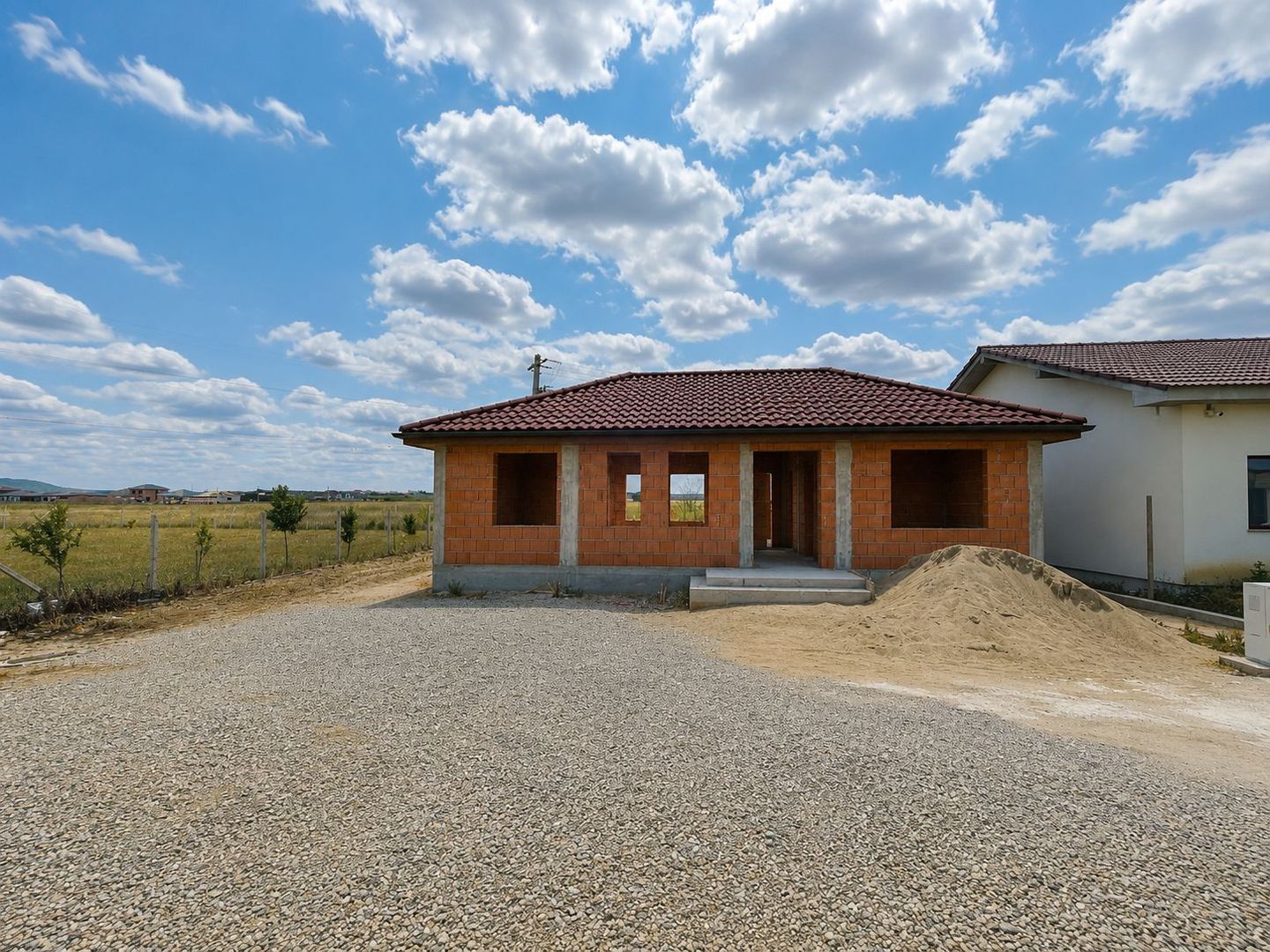 Casă la roșu, plan Parter – 500 mp teren, front 20 ml – Cihei - Poză 1