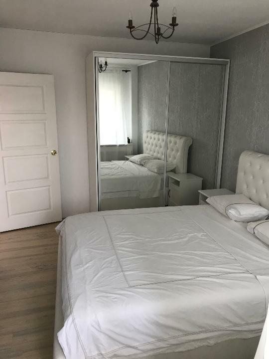 Apartament spatios Romana - Poză 2