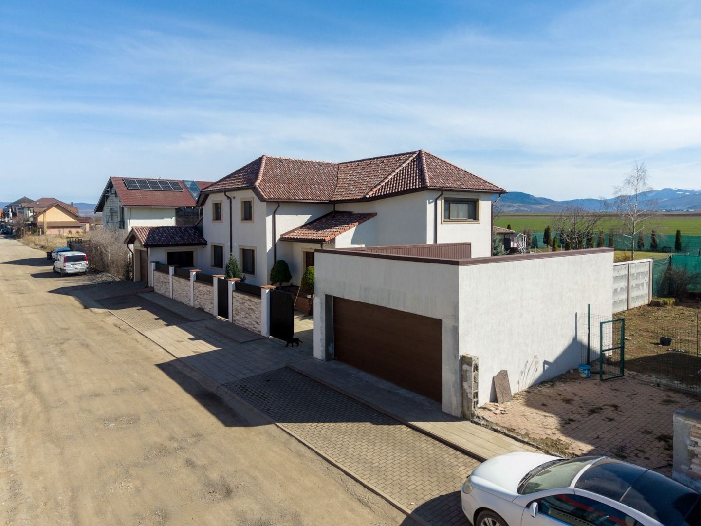 Casa 6 dormitoare+4 bai -1500 mp teren-Sacele - Poză 39