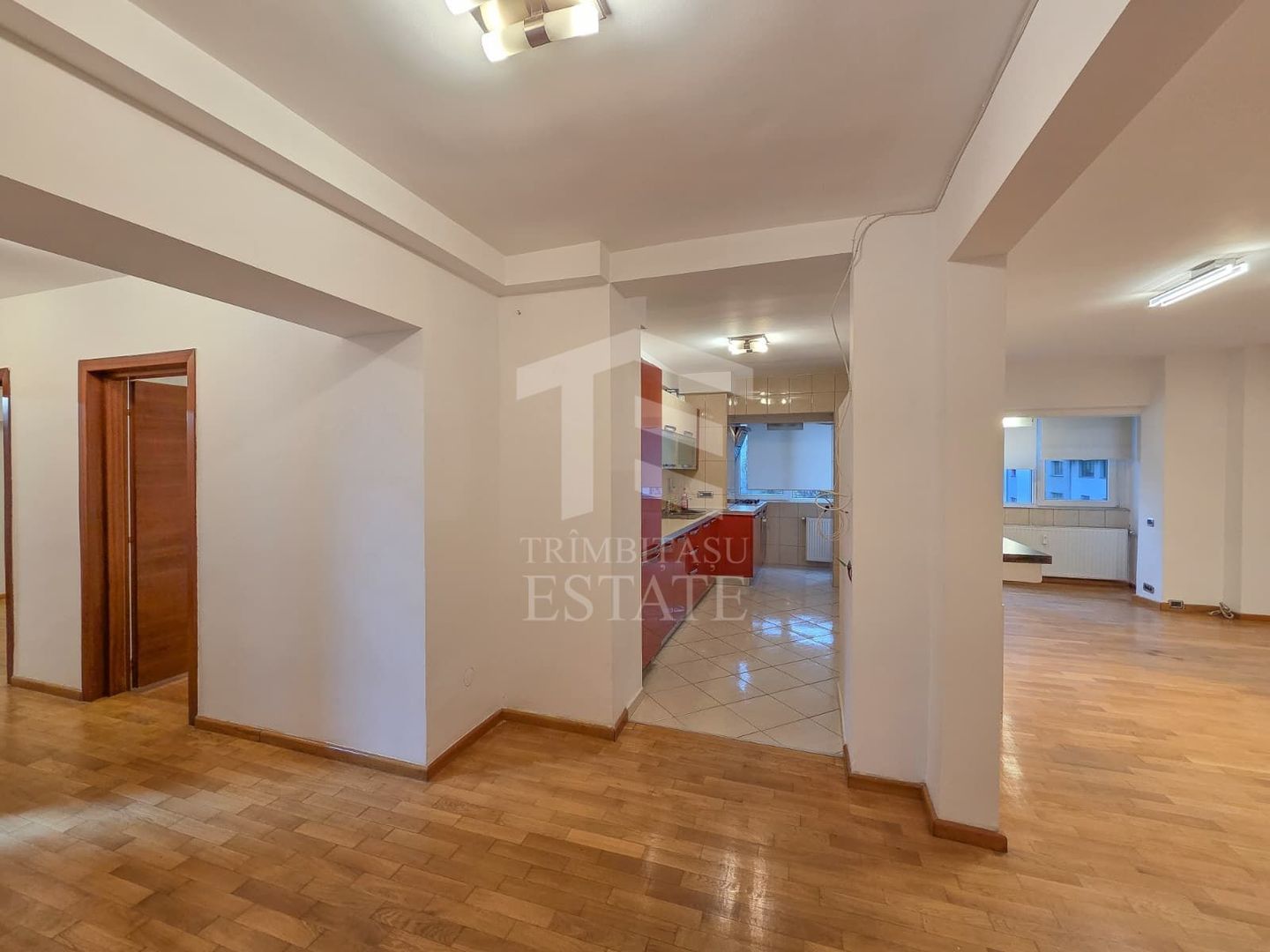 Apart 3 camere birouri stradal Bulevardul Unirii colt Nerva Traian - Poză 3