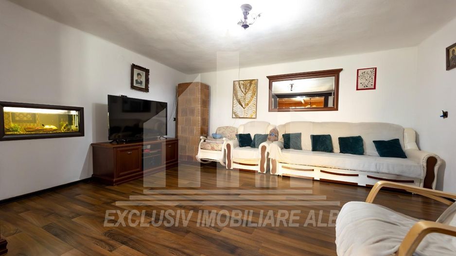 Casa de vanzare cu 2000mp de teren in Ciugud - Poză 2