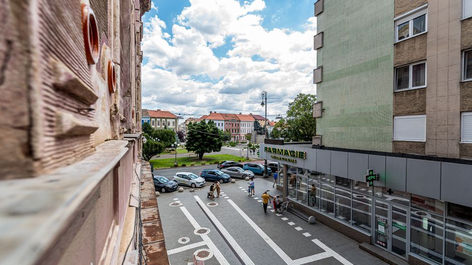 Apartament ultracentral cu 3 camere plus un bonus Comision 0 - Poză 1