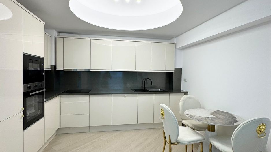 Apartament cu 3 camere de închiriat - Poză 2