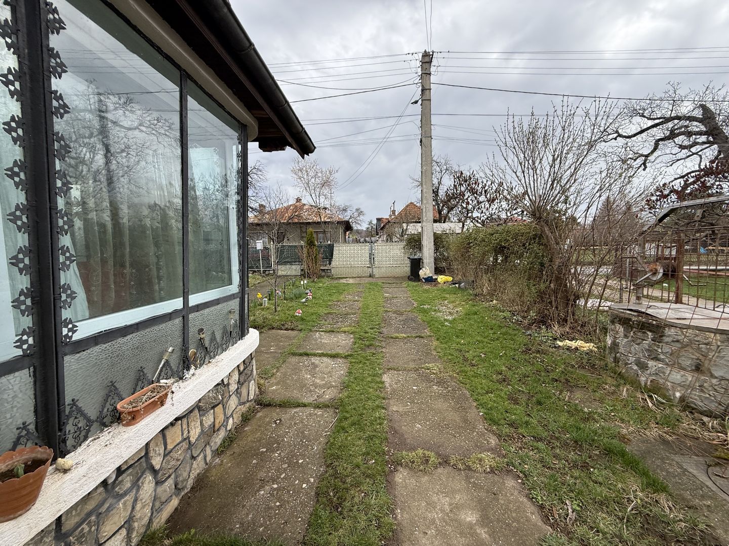 Casă corp C1 84mp + casă corp C2 51mp+garaj+ grădină și teren 889mp - Poză 31