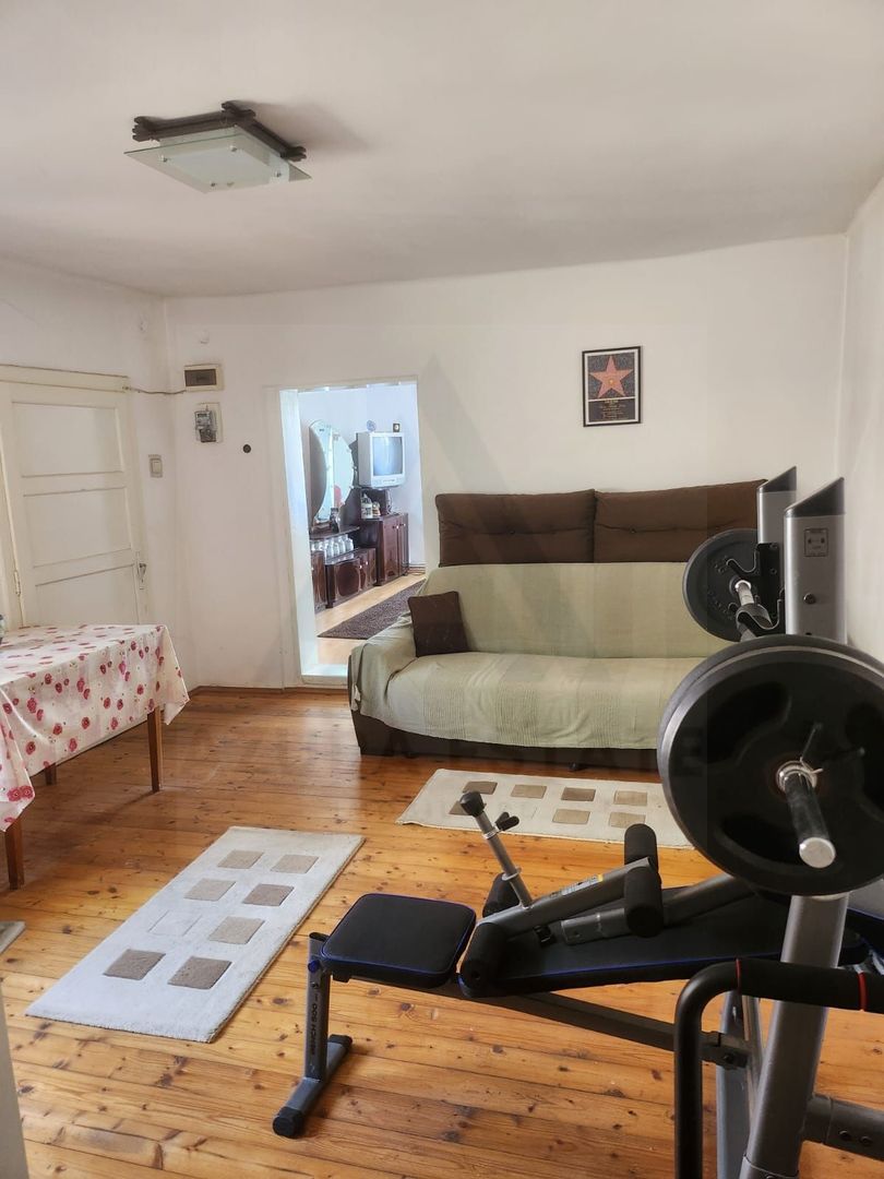 Casa individuala 3 camere renovata recent teren 803 mp in Agnita - Poză 3