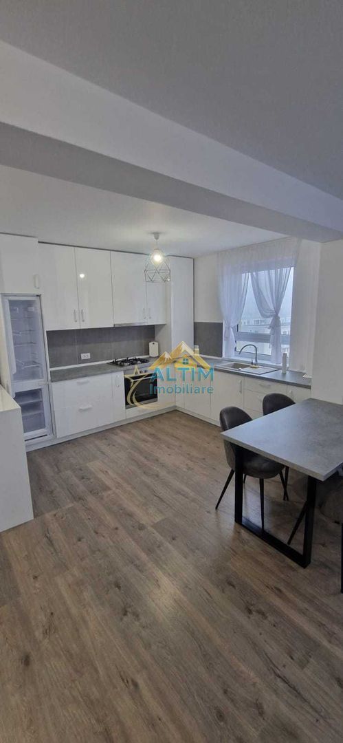 Apartament spațios de închiriat, 3 camere, cartier Tractorul - Poză 2