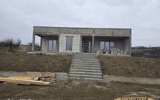Casa la rosu de vanzare situata in Manolesti , pret 100.000 euro neg ! - Poză 1