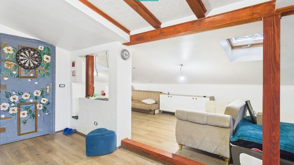 Două case pe un teren generos în Ghiroda - Poză 12