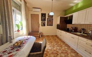 Vila deosebitǎ în zona centrala - Poză 8