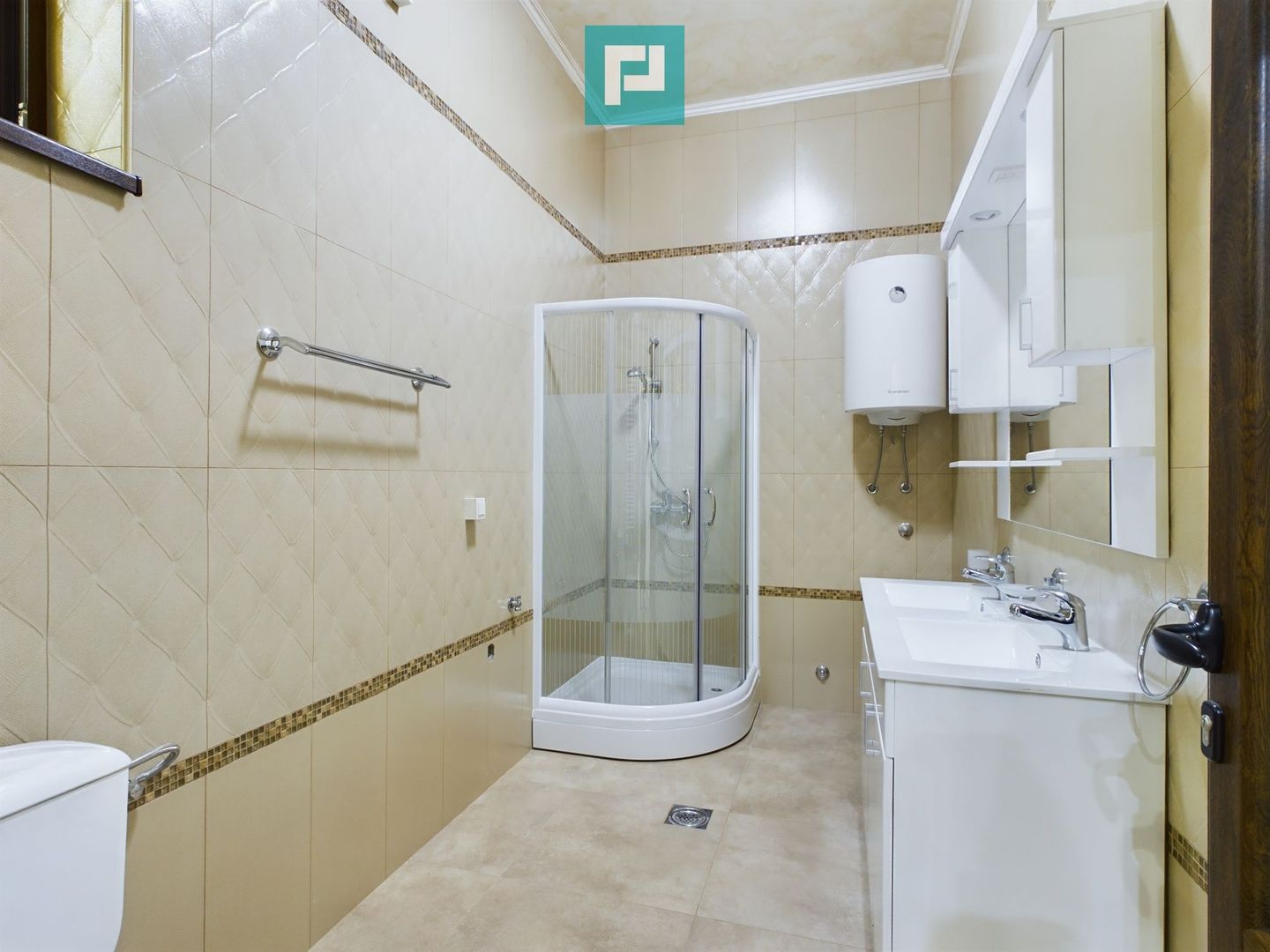 Vilă luxoasă cu o casă de oaspeți în Serbia - Poză 17