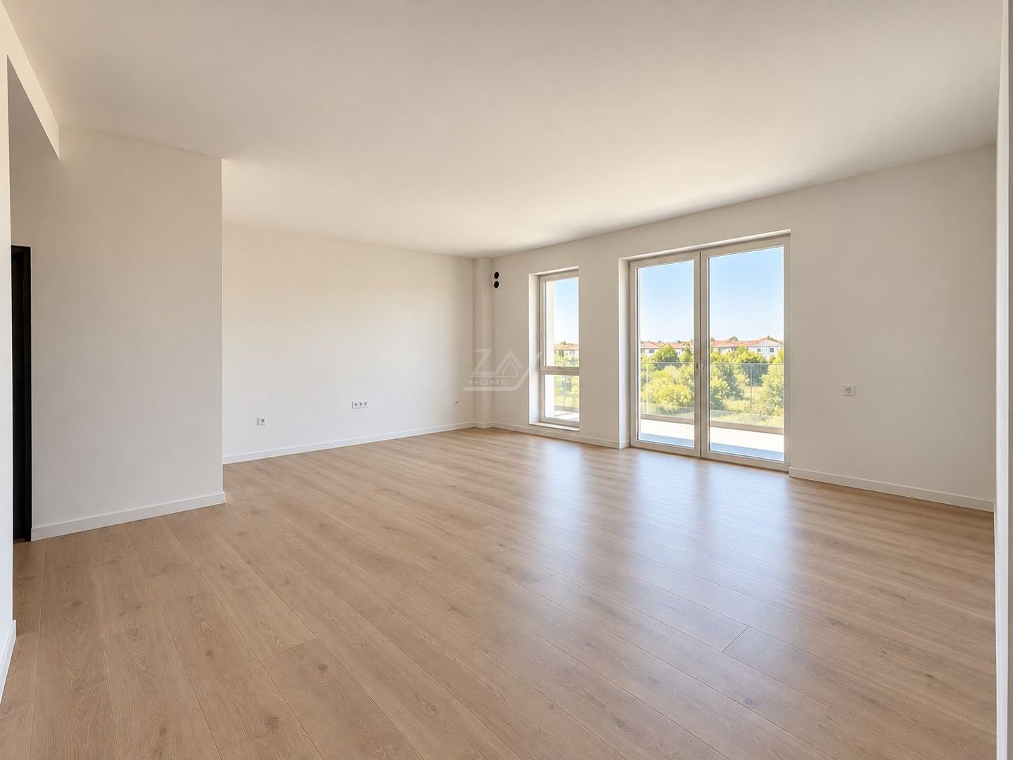 3 camere.  Etaj intermediar. Asfalt. Loc de parcare. - Poză 1