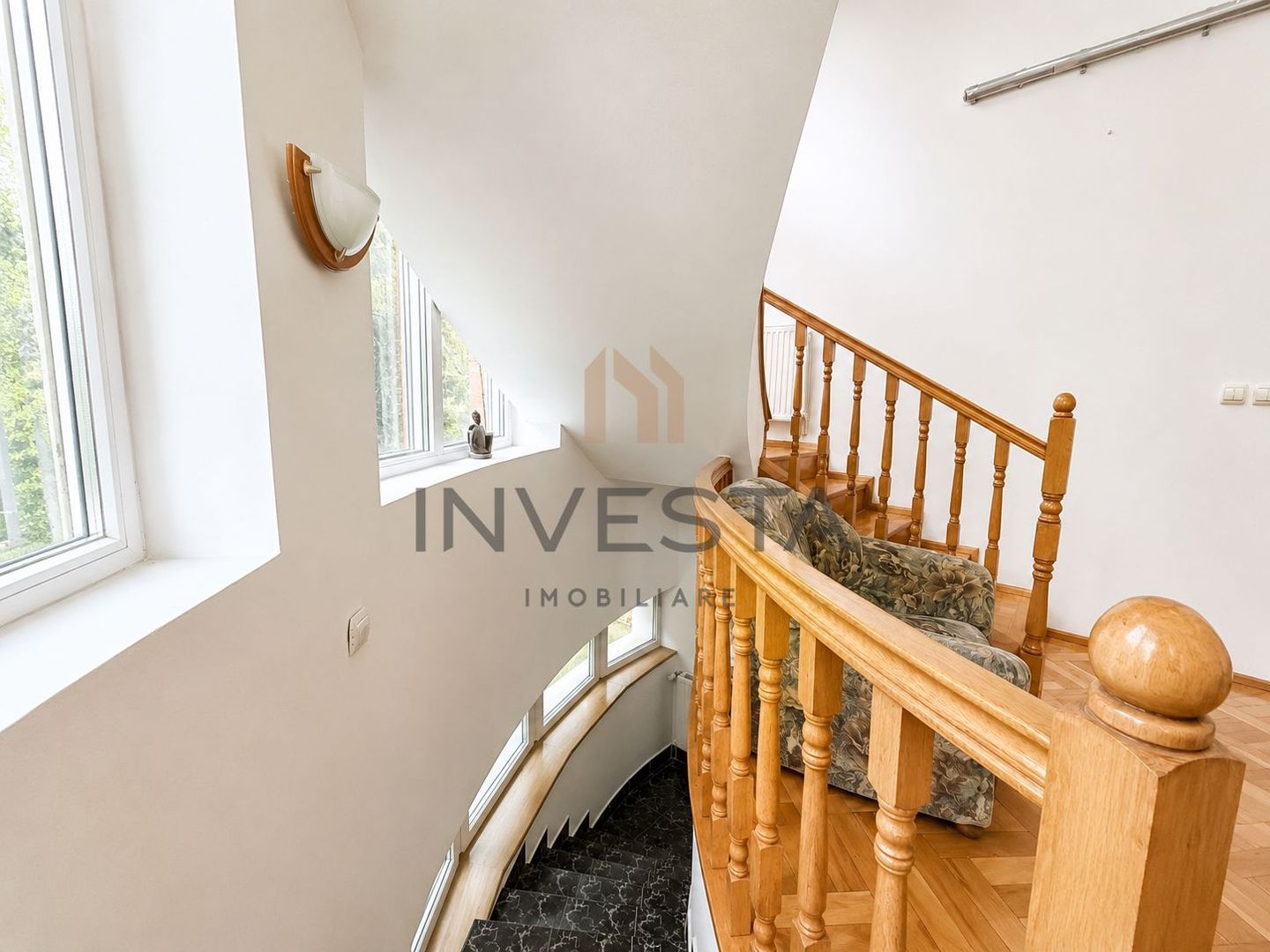 Vila spatioasa cu 15 camere de inchiriat in zona Andrei Muresanu - Poză 28