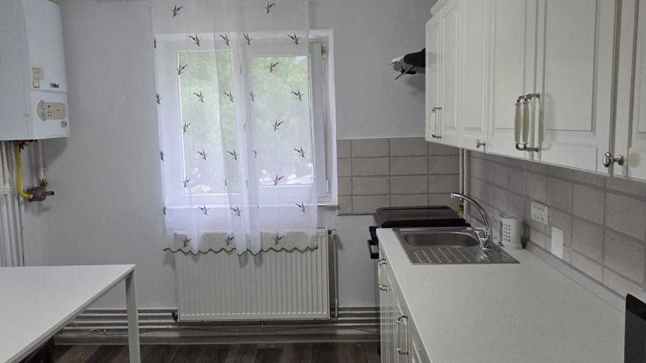 Spitalul Județean | 3 Camere Decomandate | Etaj 1 | Centrală Proprie | Renovat - Poză 2