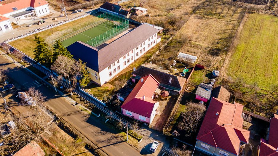 Casă deosebită, în centrul localității Târnova - Poză 11