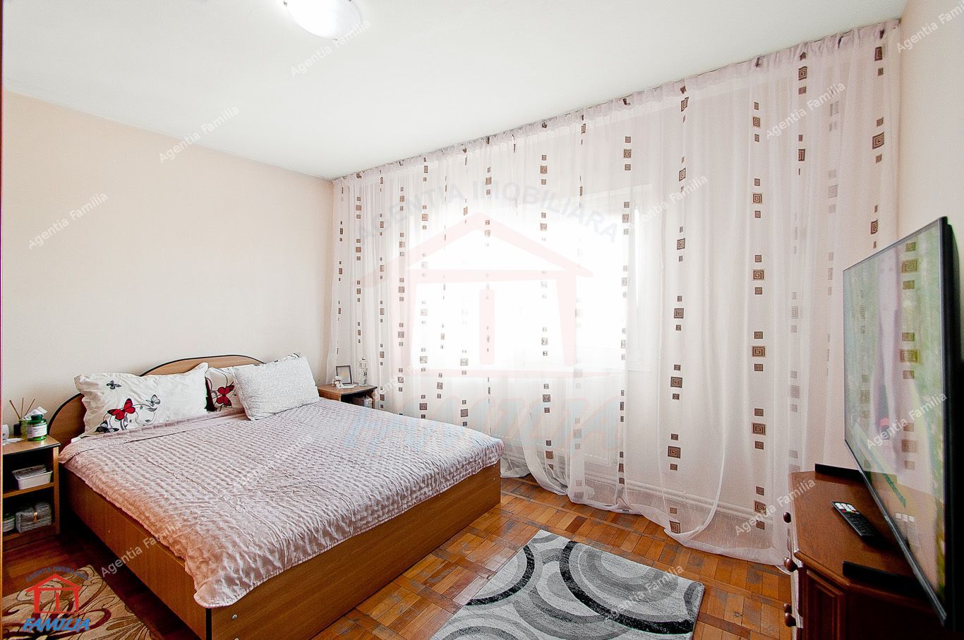 Vand/schimb apartament 4 camere, Micro 17, 98 mp, 120.000 EURO - Poză 3
