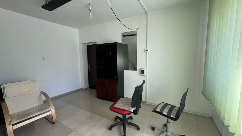 Birouri,sediul firme de închiriat  Etaj 1 în Aradul nou. - Poză 6