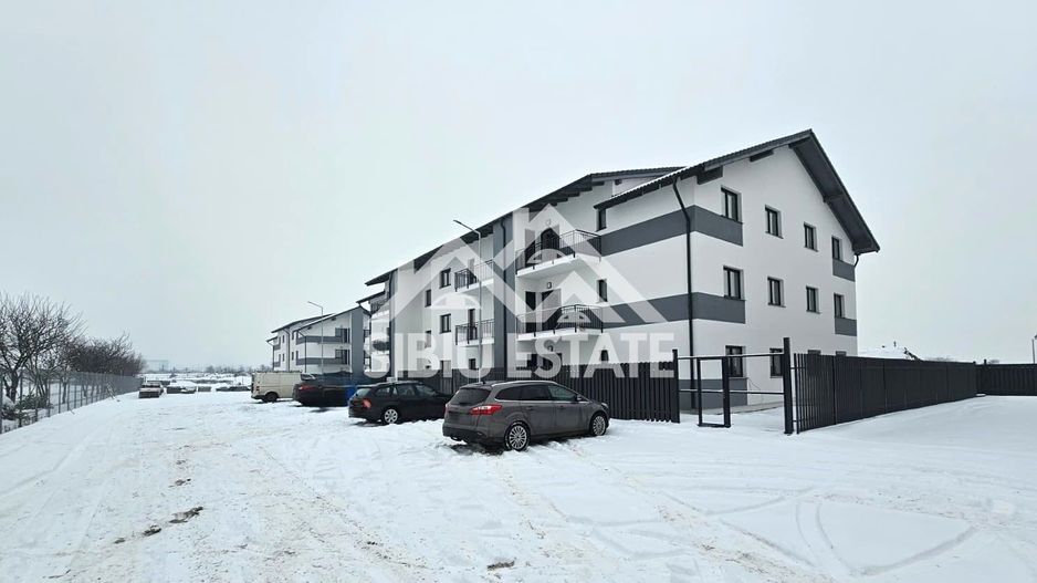 Apartament 3 camere, 2 bai, etaj 1 Selimbar - Poză 4