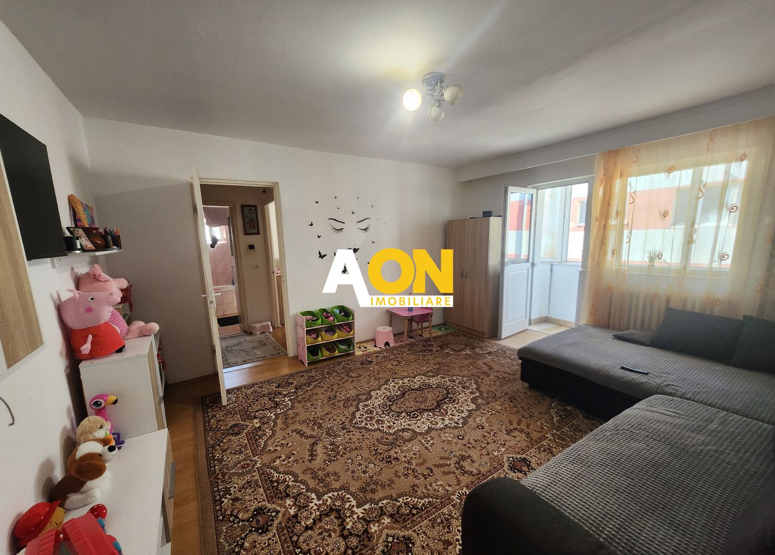 De vanzare apartament 3 camere, etaj intermediar, Cetate - Poză 2