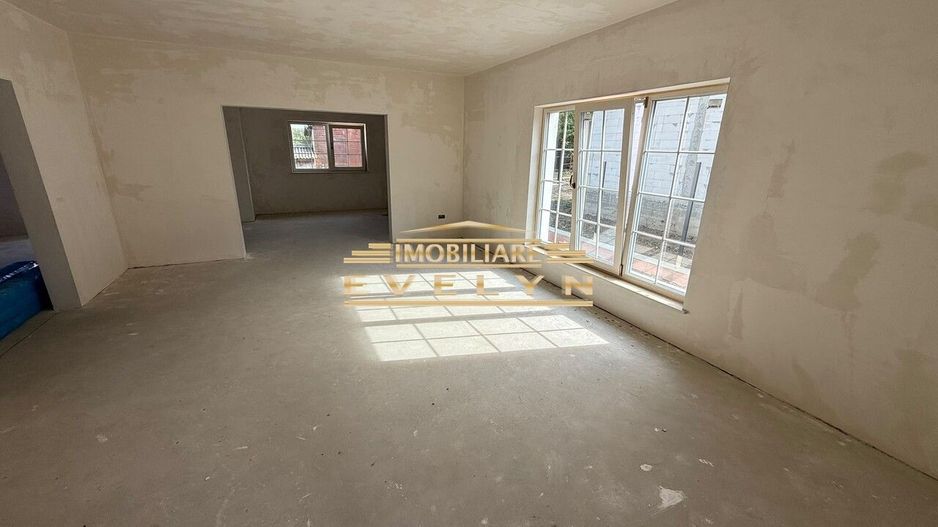 Casă 4 camere de vânzare – Stancesti, strada principală - Poză 2