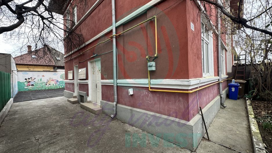 Casa in Vatra Luminoasa cu o curte generoasa - Poză 4