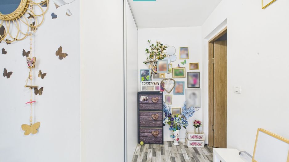 Două case pe un teren generos în Ghiroda - Poză 2