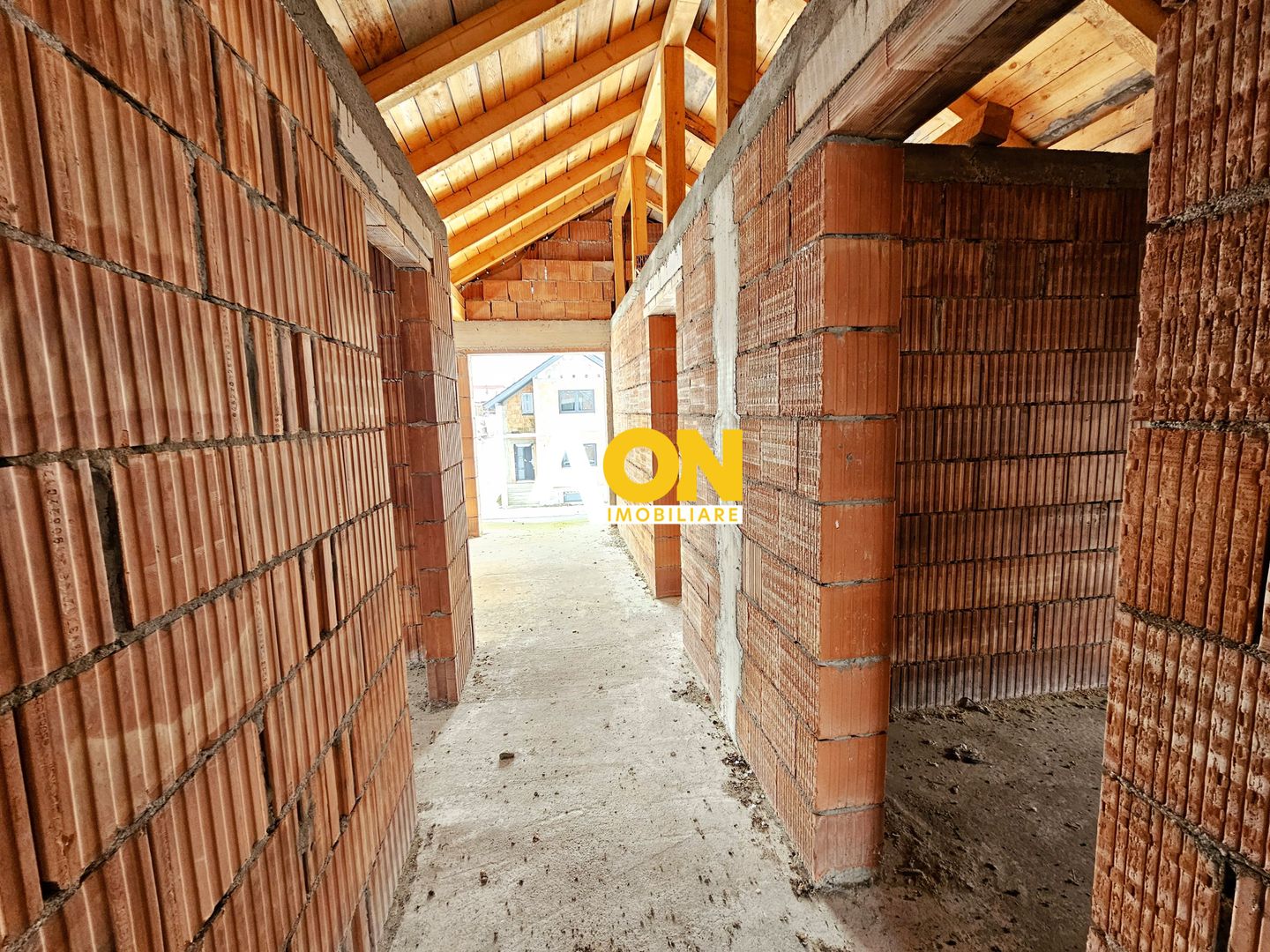 COMISION ZERO! Casa la rosu, P+1, 300 mp teren, cu utilitati, Lancram - Poză 19