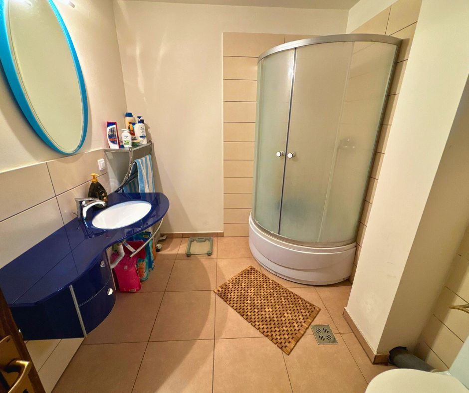 Vilă cu 10 camere P+2E+M 400 M² utili 2800 M² Teren Comandau - Poză 26