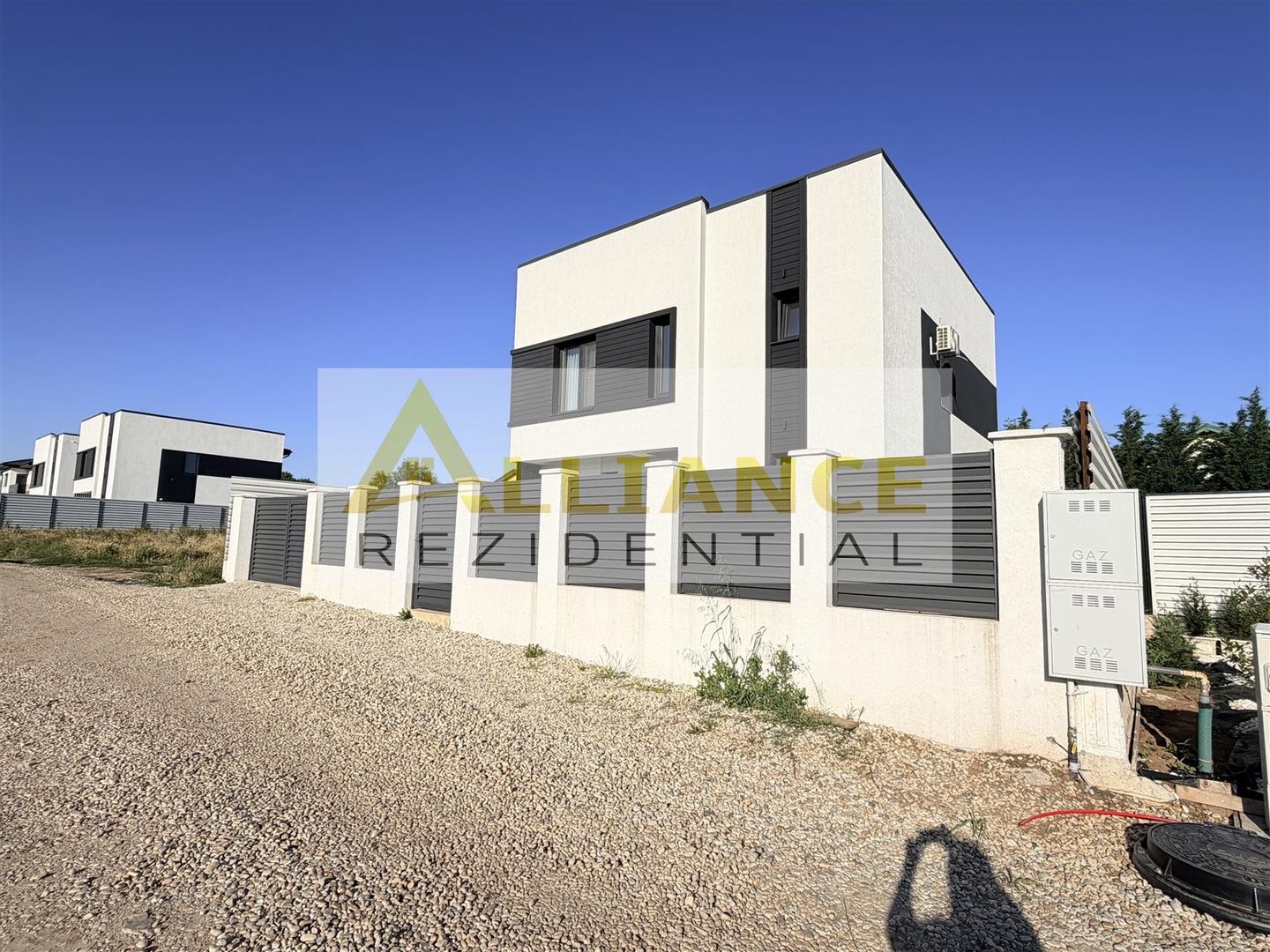 Vila cu 4 camere | Str. Miorita | Intrare Comuna Berceni - Poză 3