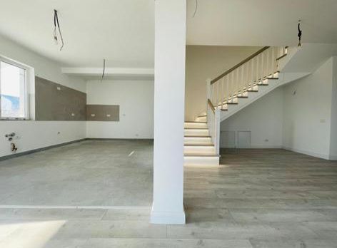 Duplex spatios despatit prin spatiu tehnic - 5 camere - Poză 17