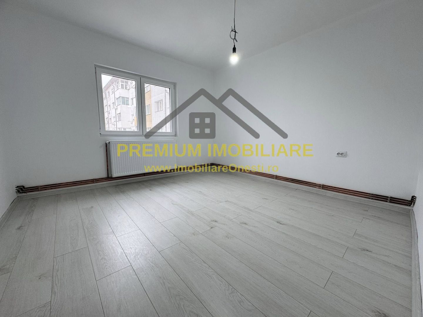 Apartament 2 Camere - Etaj 1 - Zona Mal - Renovat - Poză 4