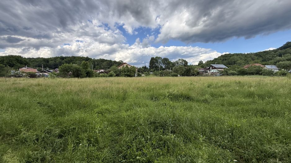 Teren plat-intravilan -3800 mp, cu pădurice și ieșire la râu! - Poză 4