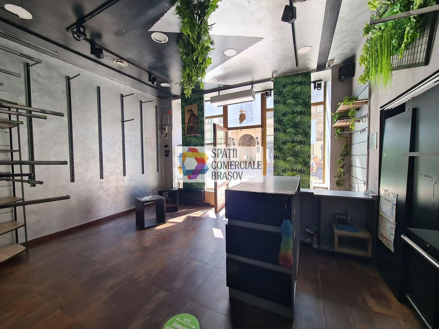 Spatiu comercial ultracentral cu vad- 90 mp - Poză 1