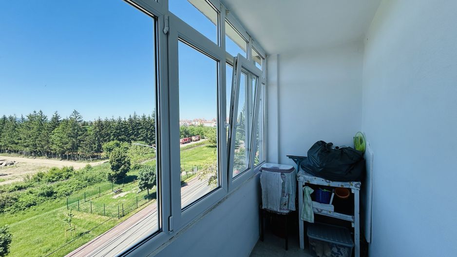 Apartament decomandat, cu 3 camere, 2 bai, 2 balcoane - Zona Strand - Poză 2