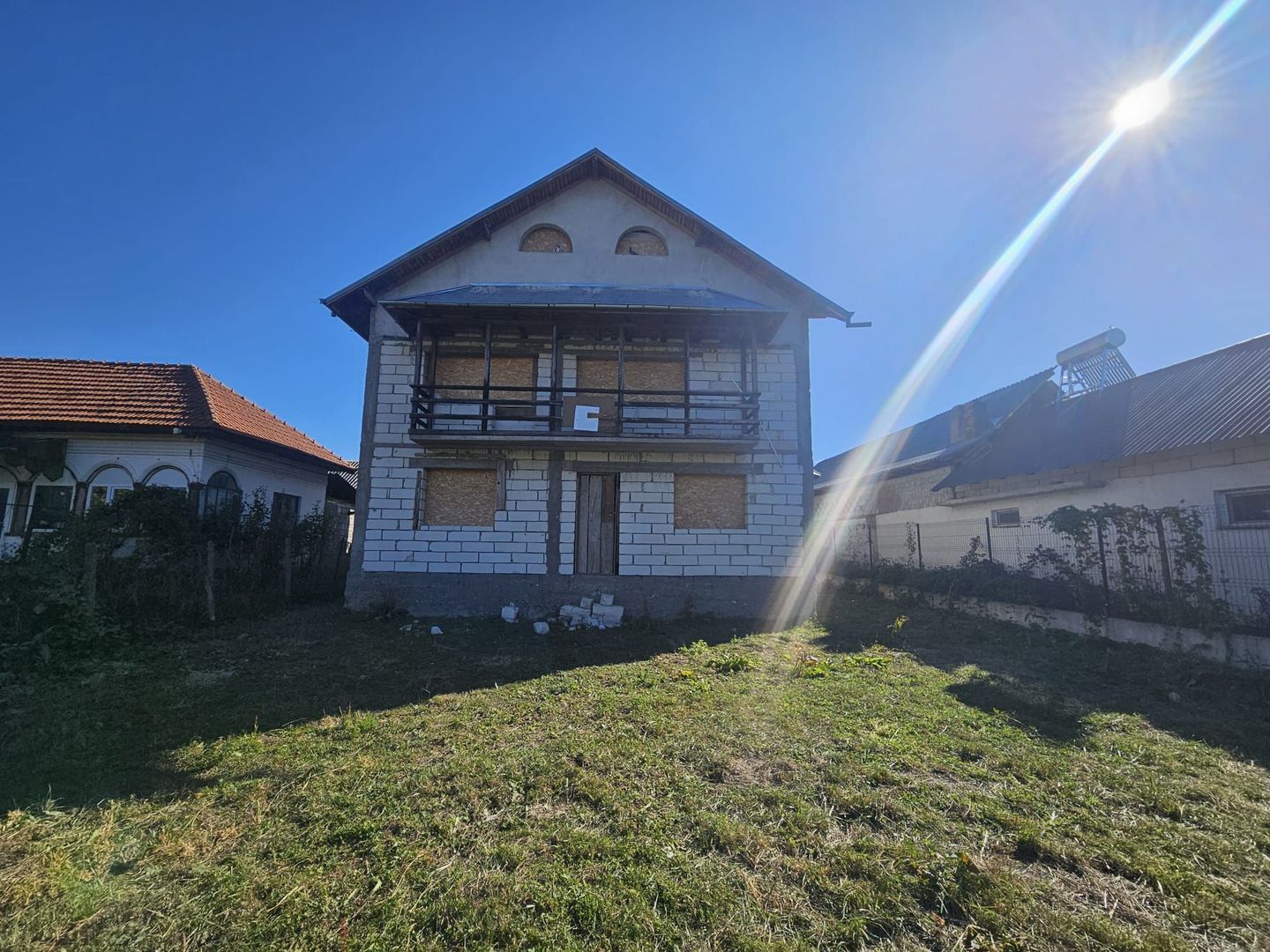 Casă P+1 la roșu, teren 2.600 mp – DN73, Mihaești - Poză 2