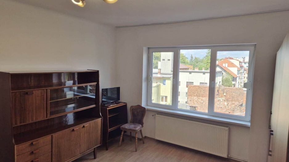 Garsoniera cu suprafata de 45mp,in zona centrala - Poză 5