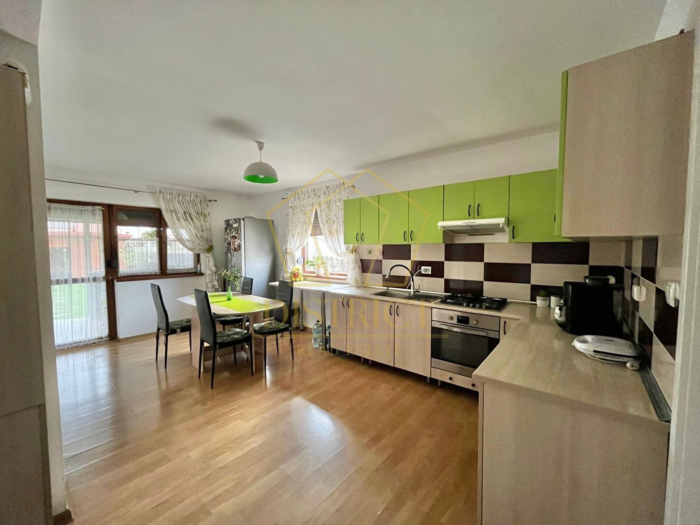 Duplex cu 4 camere si 2 bai complet mobilat si utilat in Giroc langa Zone 2. - Poză 3