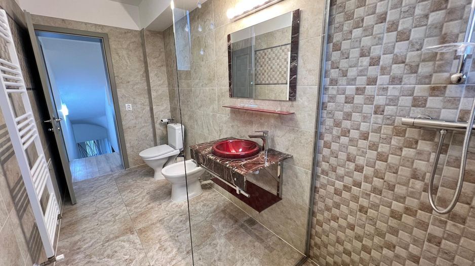 Casa cu 7 camere | 3 balcoane | Garaj | 220 mp + 80 mp curte | Cartier Panorama - Poză 28
