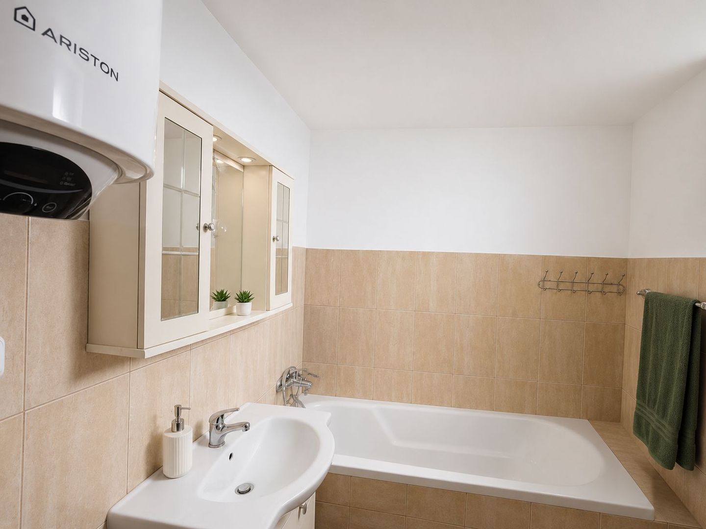 Casa si gradina-95000euro-Picioru Lupului-Comuna Ciurea - Poză 16