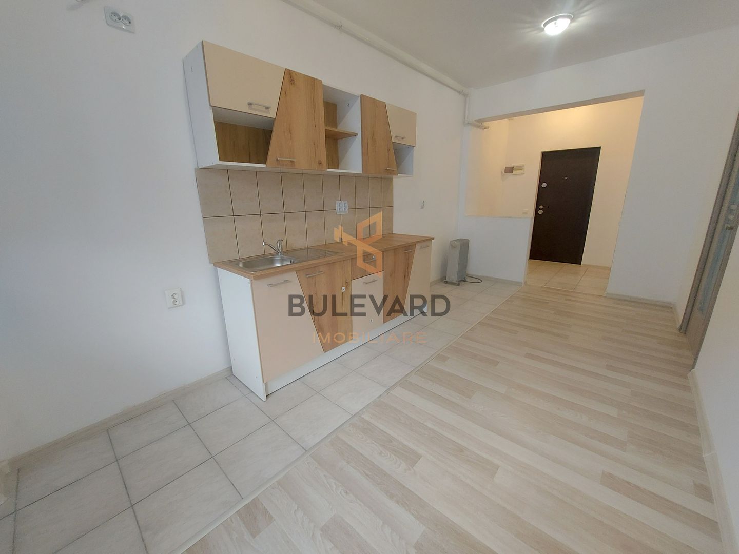 Apartament cu 2 camere, zona strazii Sesul de Sus! - Poză 1