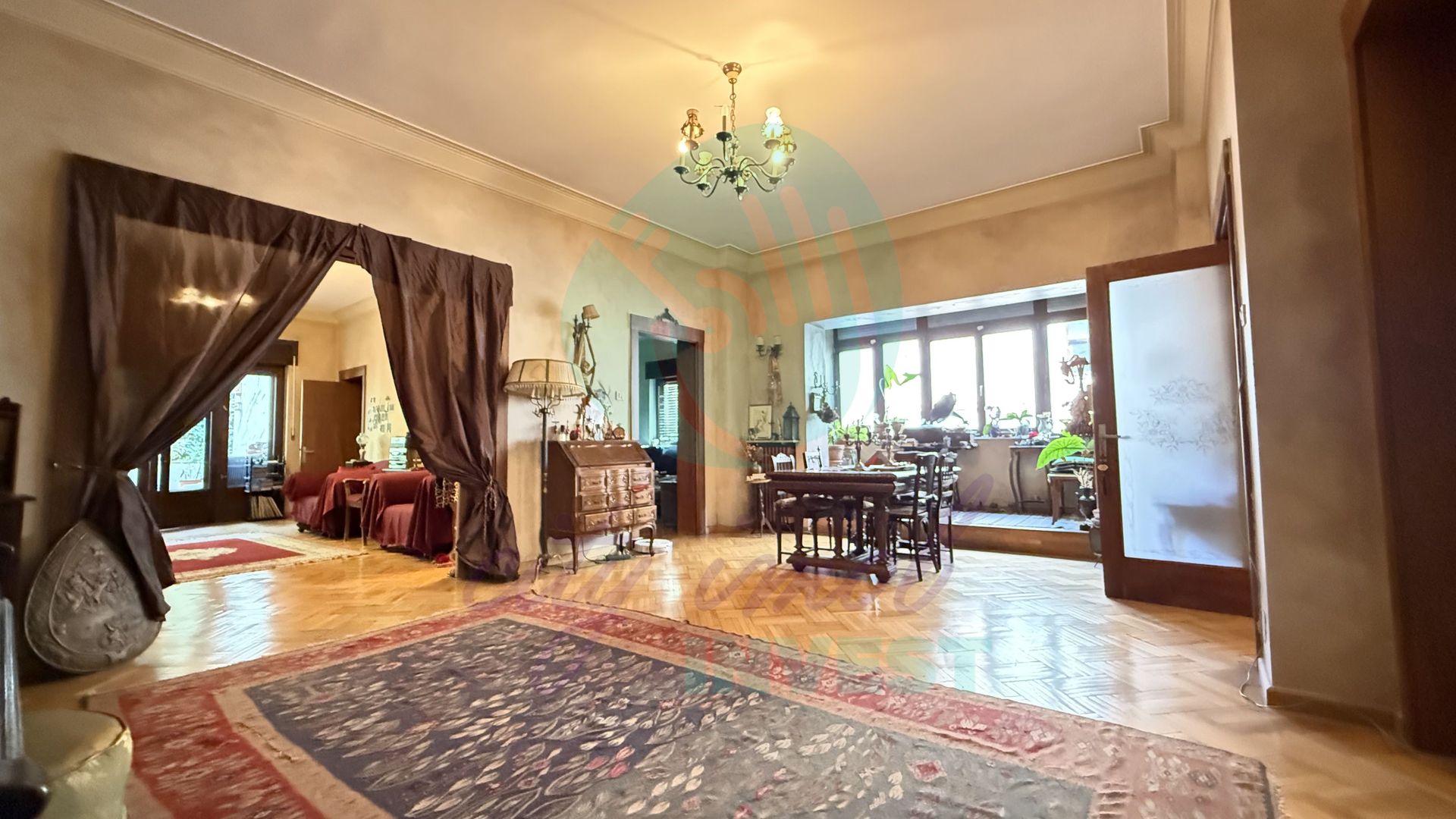 Apartament interbelic cu grădină și garaj - Poză 1