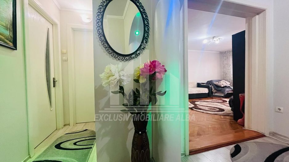 Apartament cu 3 camere decomandate, 2 bai, Cetate - Poză 3