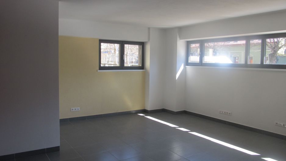 Spațiu de birouri de 552 mp de vânzare în zona Balcescu - Poză 3