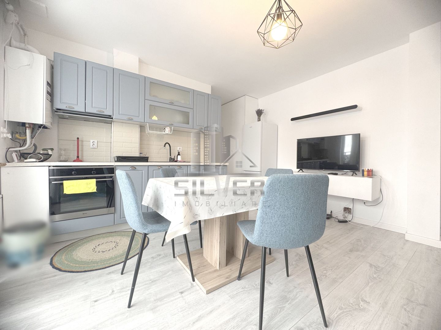 Apartament cu 2 camere/garaj/terasa de 23 mp. - Poză 2