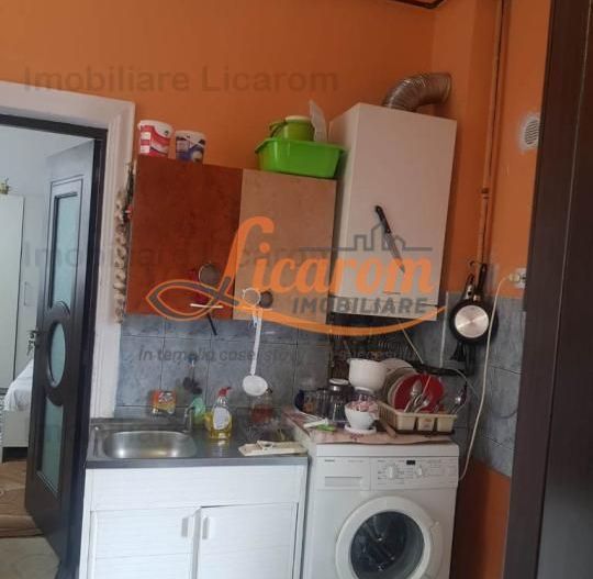 Corp de casa Blumana, zona str Lunga,curte,pod,beci. - Poză 4