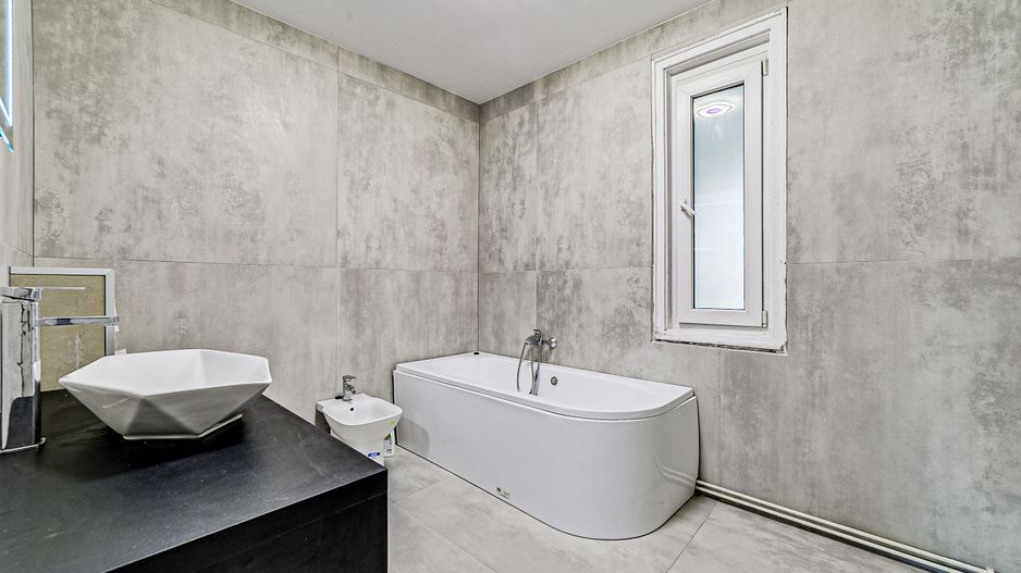 Apartament spațios în zonă centrală - Poză 7