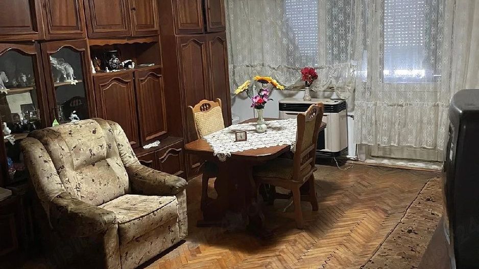 BRASADAS vinde ap 2 cam etaj 3/4 in Carpați 2. - Poză 2