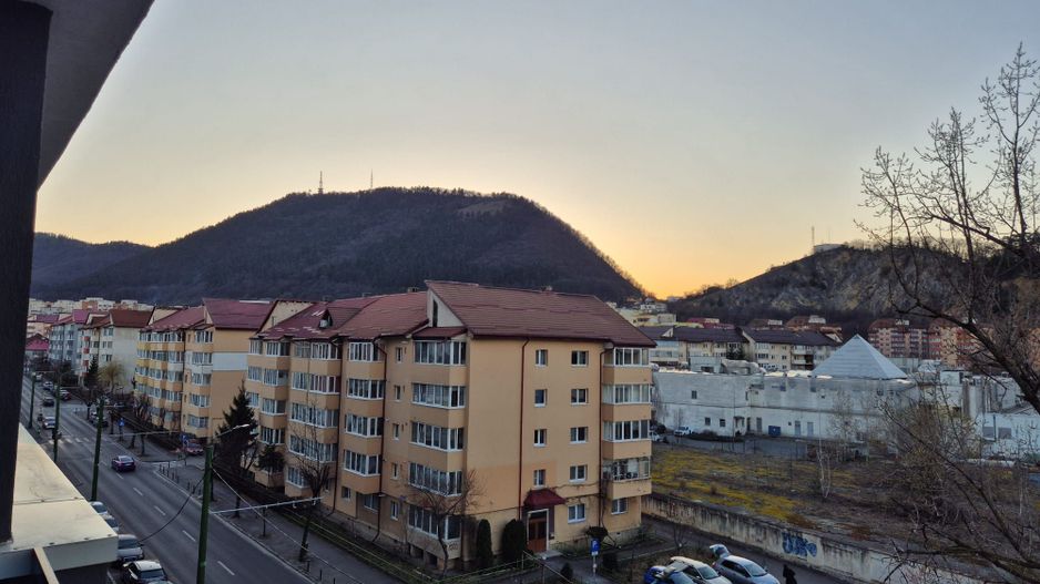 Exclusivitate -Apartament în bloc nou, Intrare Răcădău, cu priveliște spre Tâmpa - Poză 1