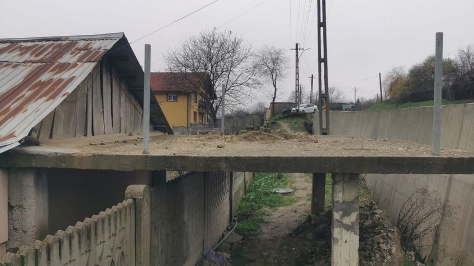 De vanzare casa in Argetoaia cu teren 7.000 mp - Poză 3