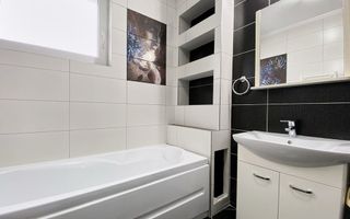 Apartament 3 camere, 2 balcoane, etaj intermediar, parcare. - Poză 7