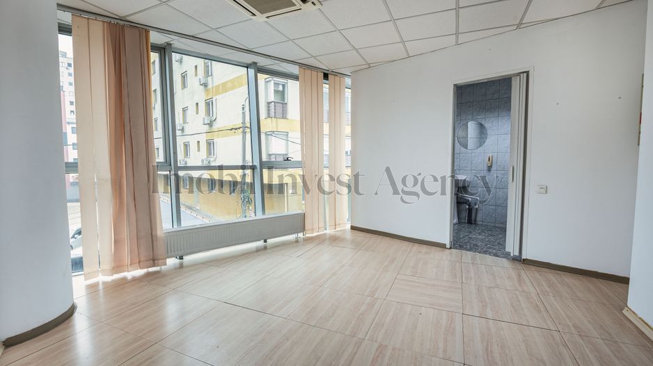 Cladire de birouri Vitan pretabilă pentru diverse afaceri. - Poză 12